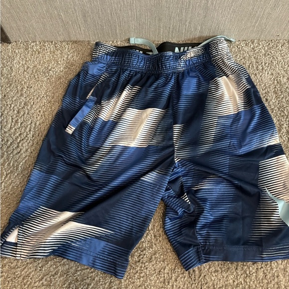 Navy blue Nike shorts - Picture 2 of 3